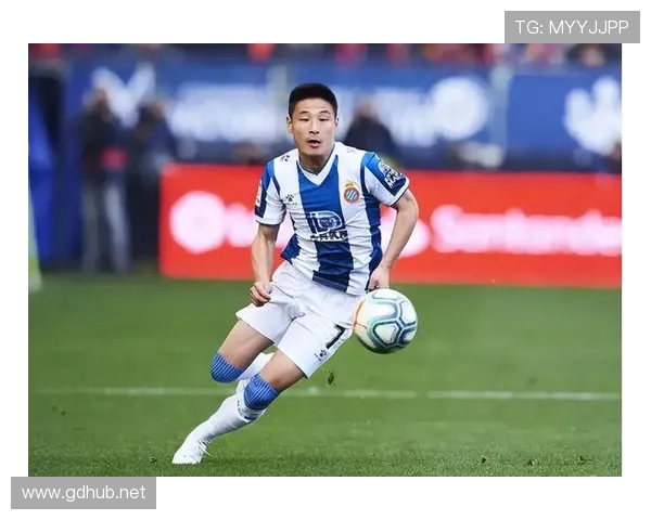 武磊一顿大餐吃得跟明星办派对似的，这工资还在说啥节俭！