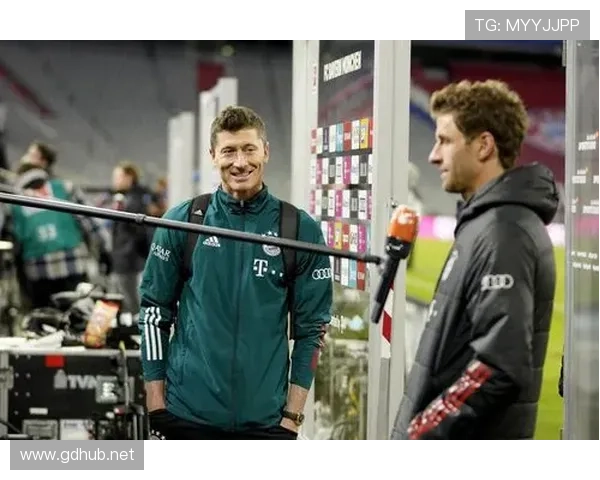 莱万多夫斯基无球跑动与空间利用分析