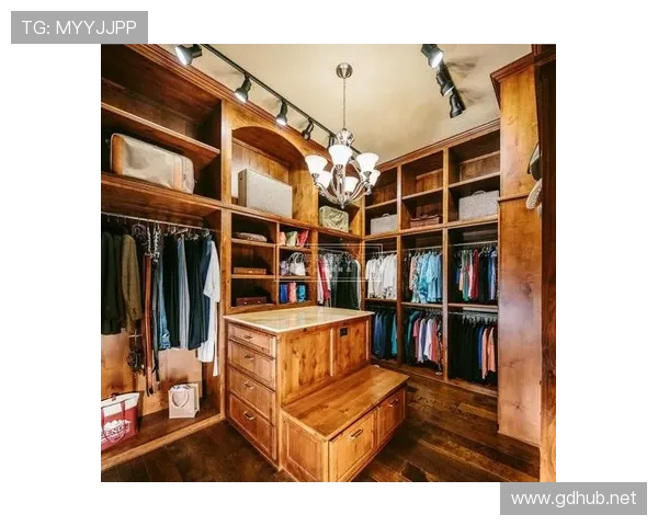 贝克汉姆家里衣帽间有多大？听说比小型商场还奢侈哟