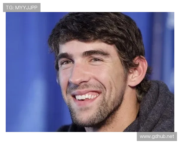 菲尔普斯一天吃一万大卡，还说自己饿得啃泳裤